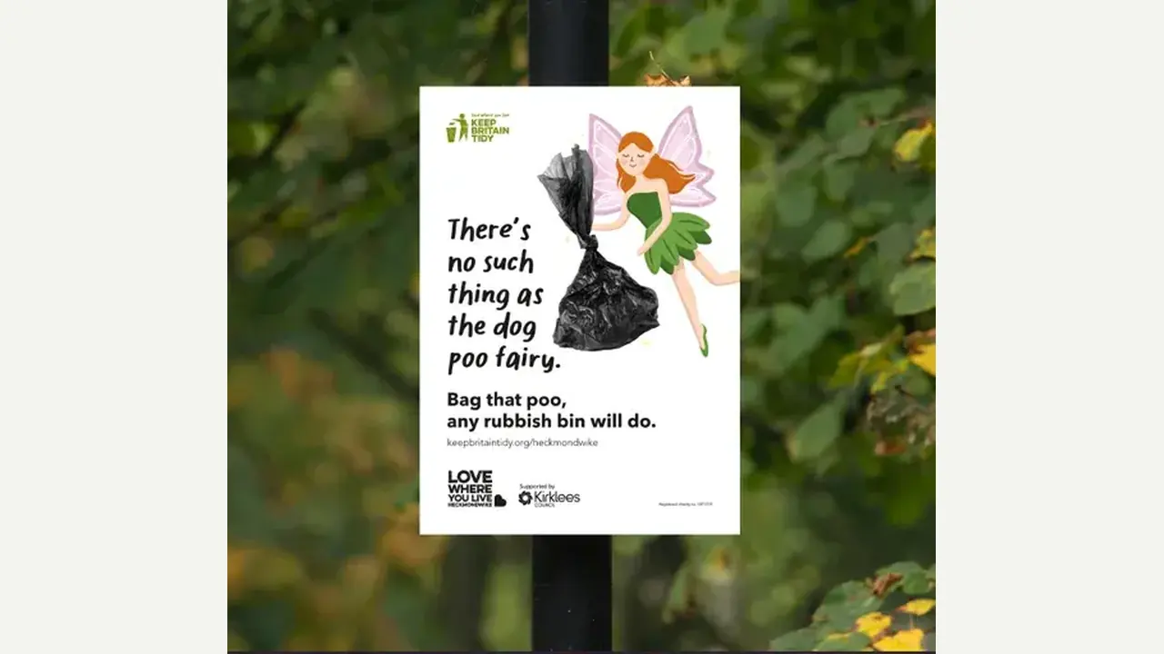 Информационный знак кампании Keep Britain Tidy, призывающий убирать за собакой